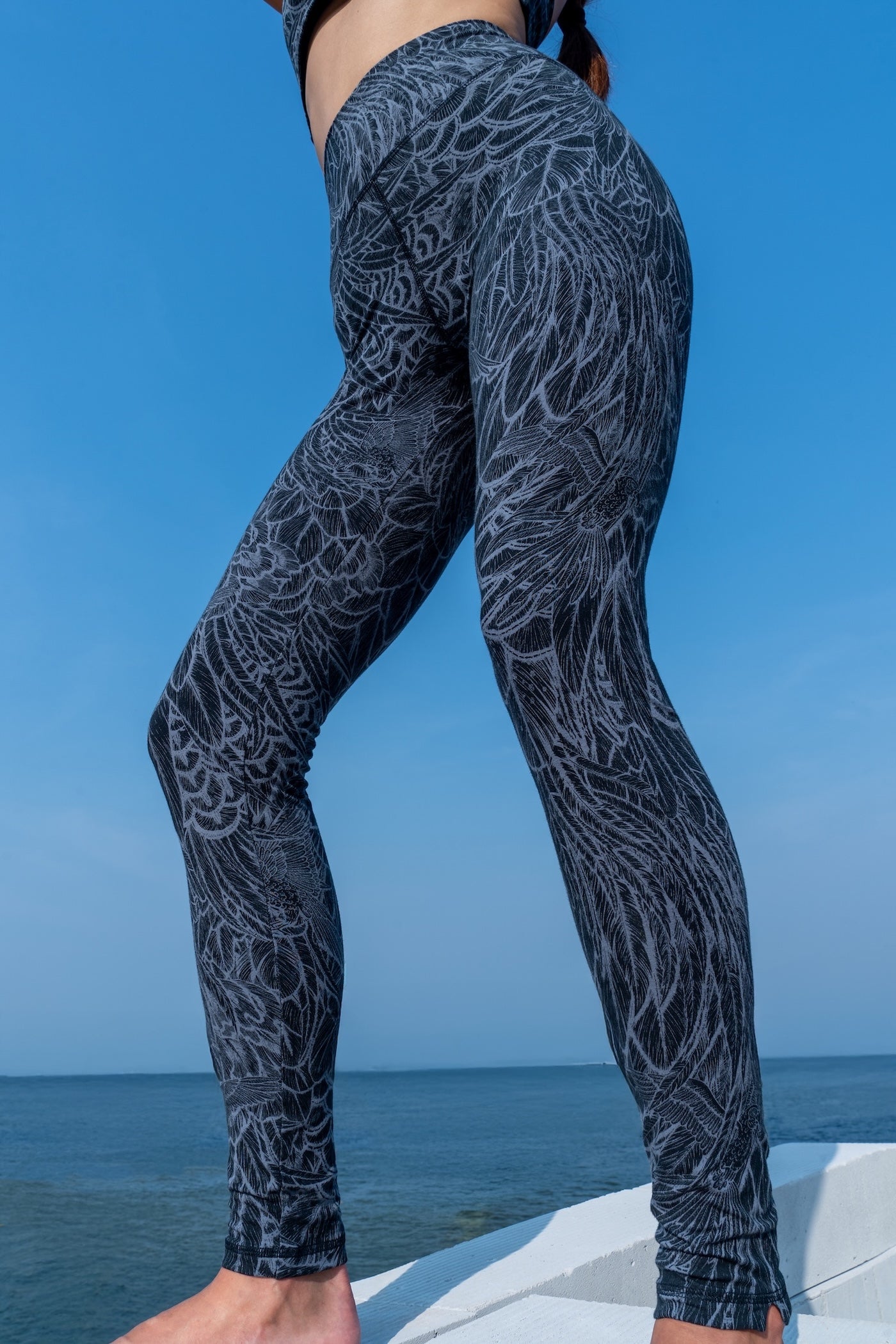 Leggings cream black feather with parrot